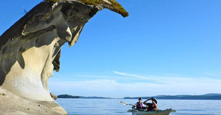 valiant-island-bc-park-kayack