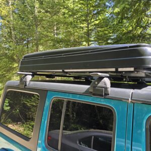 Universal gutter mount roof cross bars with square ends