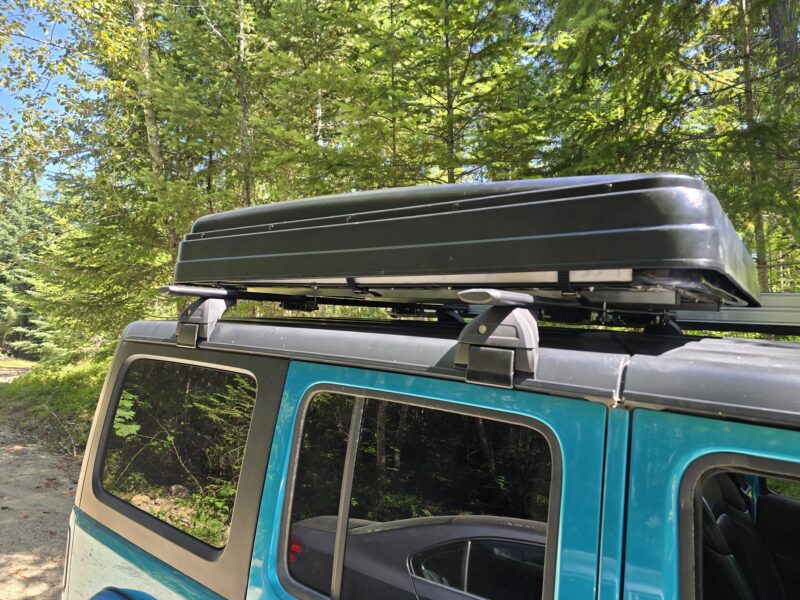Universal gutter mount roof cross bars with square ends
