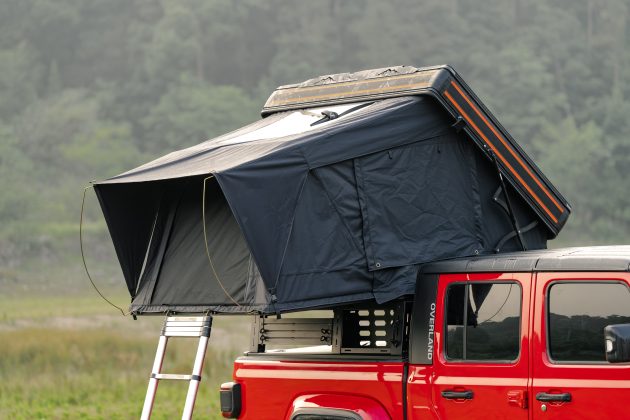 rooftop tent Canada hard shell mounted on truck